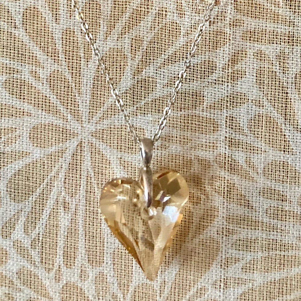 CRYSTAL 💛 HEART PENDANT & CHAIN
